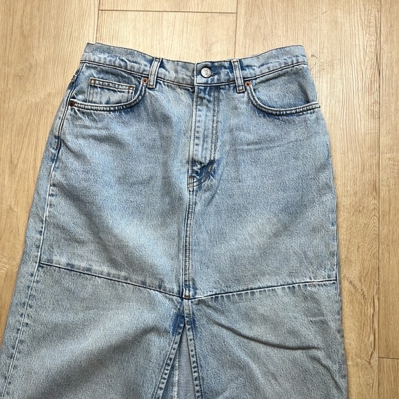 NEW! REFORMATION Tazz Tahoe Light Wash
Denim Maxi Skirt, SIZE 27 1106 - Picture 8 of 9